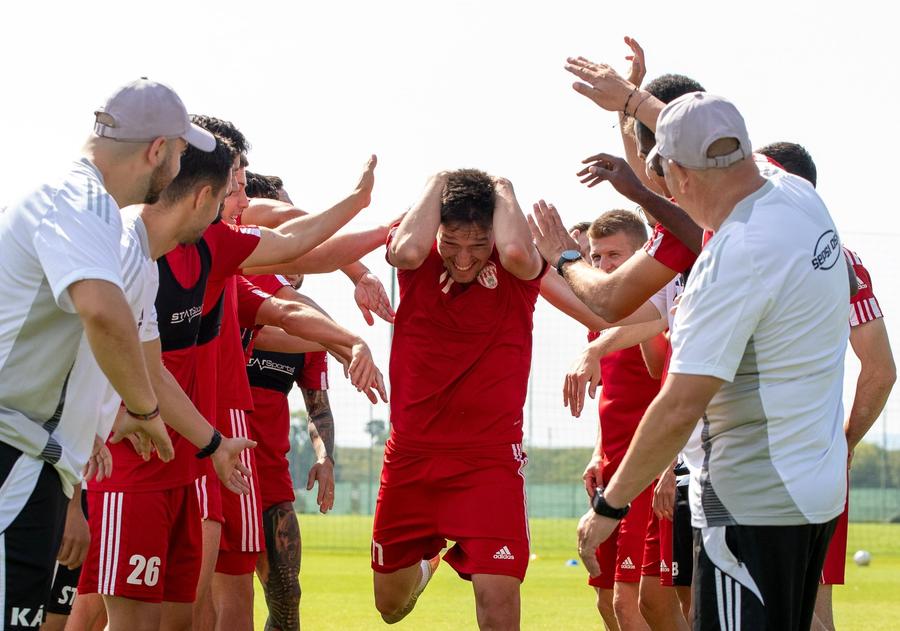 Sepsi a terminat anul 2025 pe poziția secundă din Liga 2. Foto: Facebook Sepsi „Total diferit față de ce am întâlnit la Dinamo” » Ovidiu Burcă dezvăluie planul cu Sepsi și feliază lupta la titlu: „Merită să fie campioană, în sfârșit!”