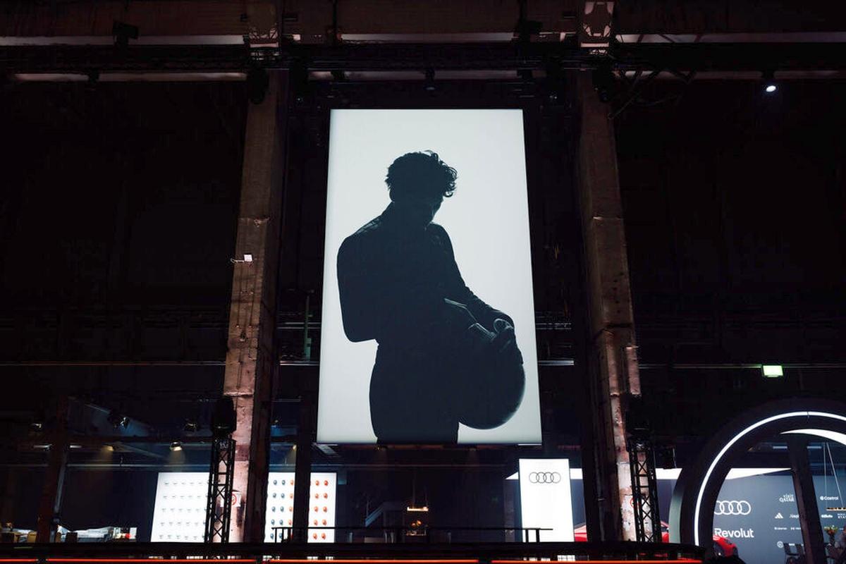 Show special organizat la Berlin » Audi Revolut F1 e gata pentru startul noului sezon de Formula 1: imagini spectaculoase de la lansare