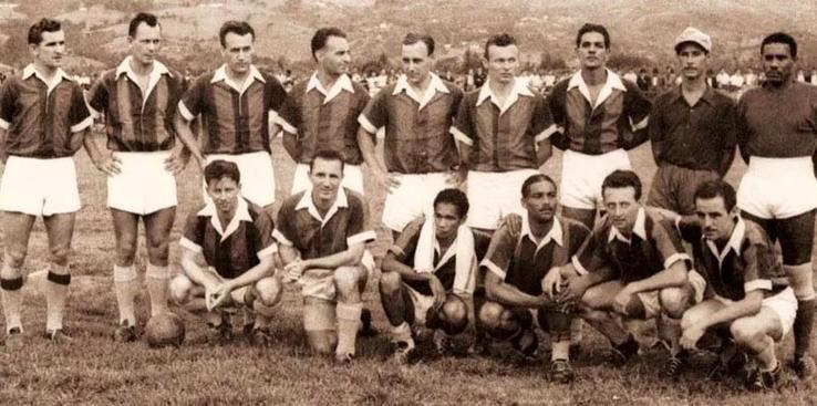 „Alejandro” Negrescu, la Deportivo Samarios, primul din stânga, pe rândul de jos. Sus, al patrulea de la stânga la dreapta, este celebrul Gyula Zsengeller