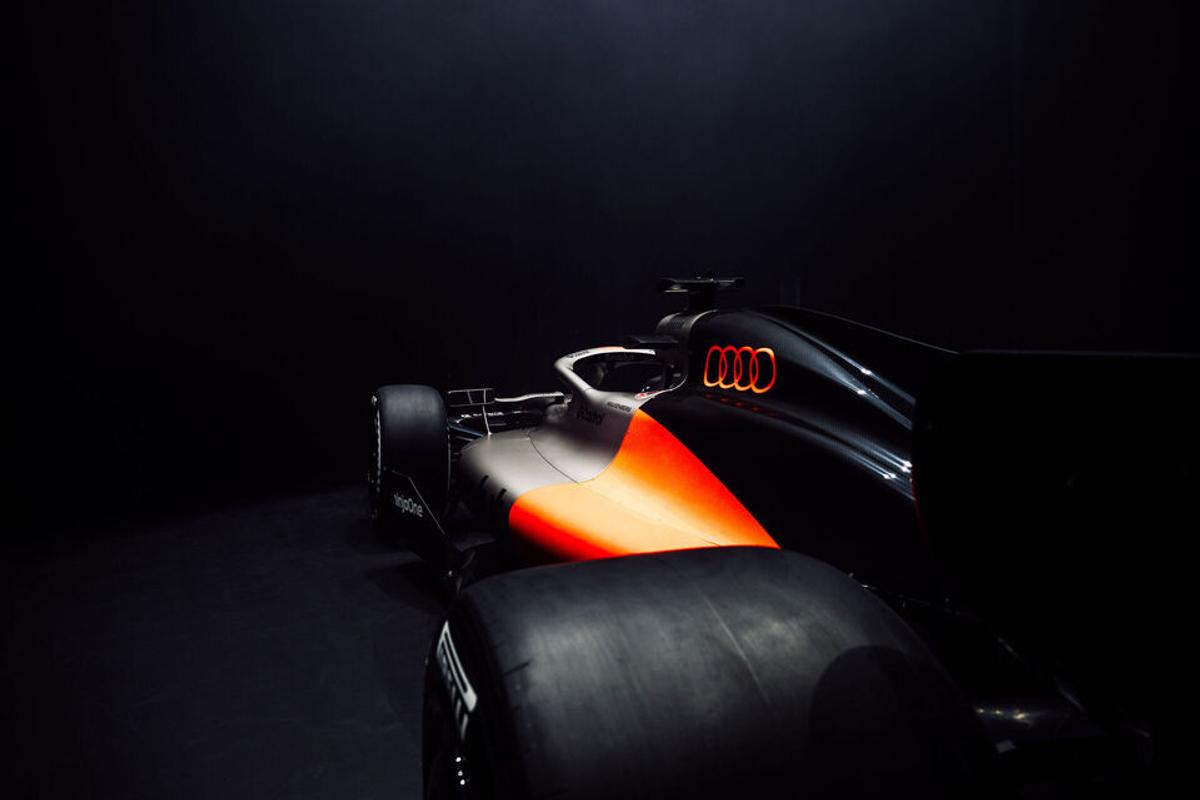 Show special organizat la Berlin » Audi Revolut F1 e gata pentru startul noului sezon de Formula 1: imagini spectaculoase de la lansare