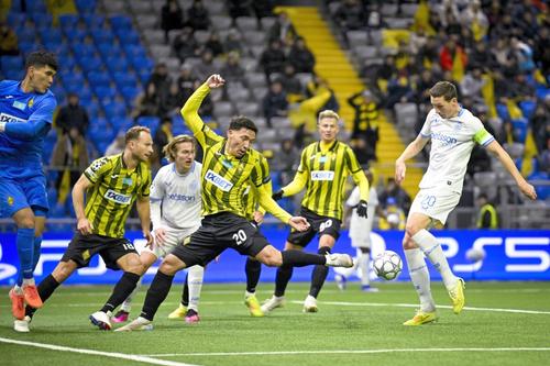 Kairat Almaty (galben-negru), prima echipă eliminată din Liga Campionilor // FOTO: Imago Images