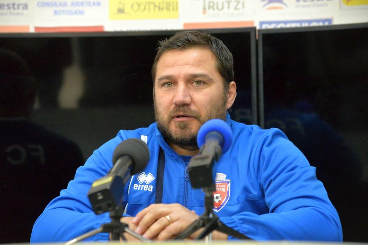 VIDEO + FOTO Jucătorii lui FC Botoșani, surpriză pentru Marius Croitoru! Au intrat peste el în conferință și au început să cânte: „Cine e în play-off?”