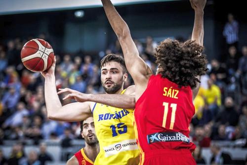 Emanuel Cățe în acțiune FOTO fiba.com