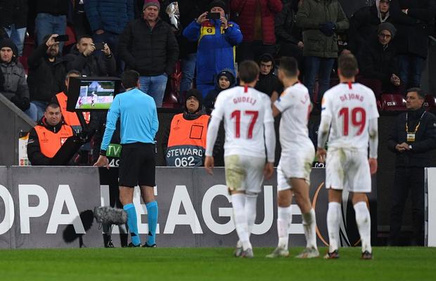 CFR CLUJ - SEVILLA 1-1 // FOTO VAR-ul a fost de partea noastră » Clujenii au deschis scorul cu ajutorul tehnologiei video!