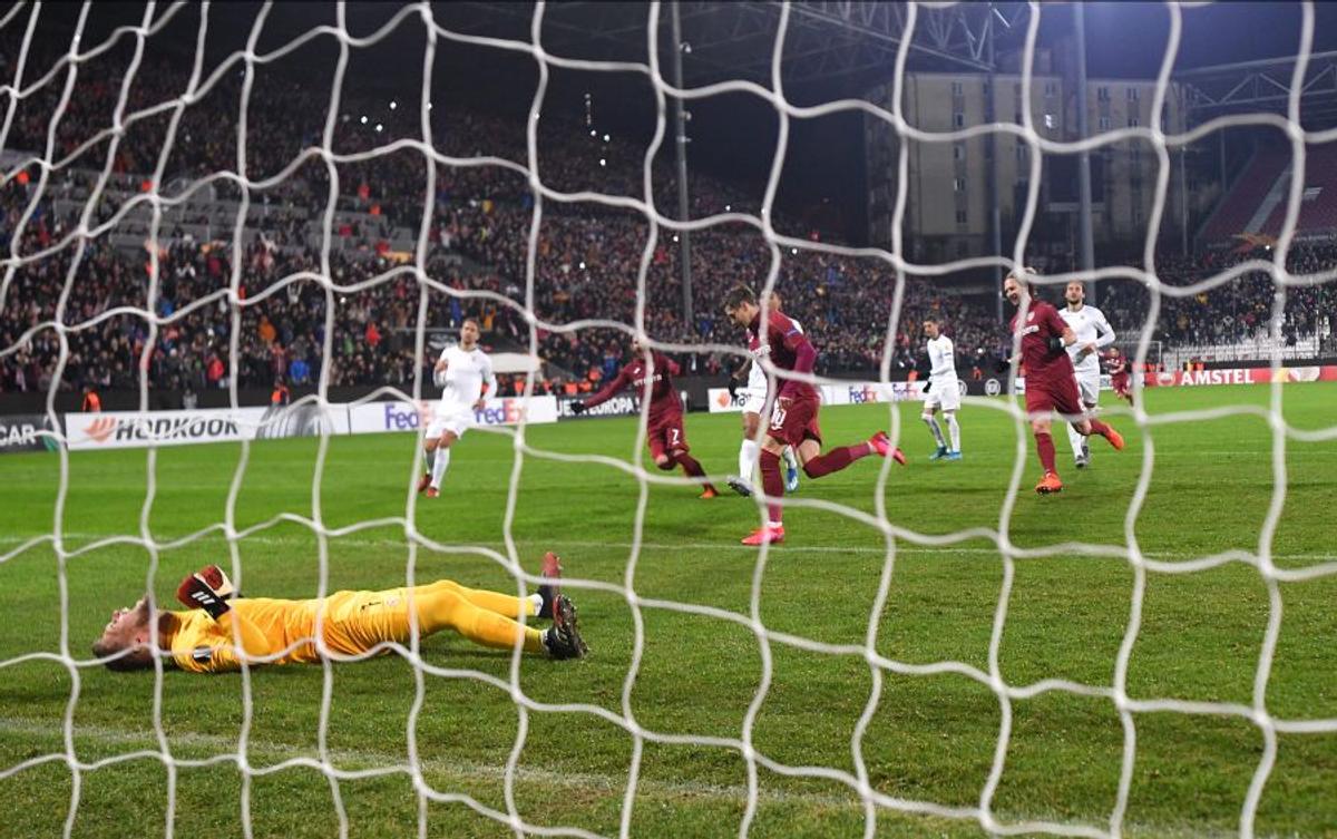 CFR CLUJ - SEVILLA // VAR-ul a fost de partea noastră » Clujenii au deschis scorul cu ajutorul tehnologiei video