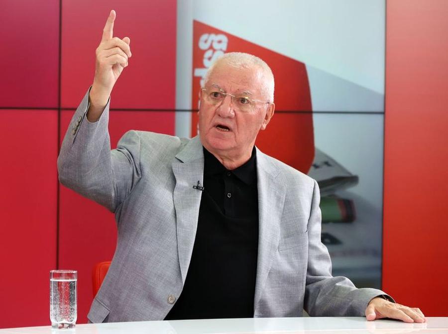 Dumitru Dragomir (foto: Elena Driu) Dinamo, avertizată chiar dacă tocmai a obţinut primul succes din 2022: „De retrogradat, tot retrogradează” + Campania de achiziţii, ironizată: „Văd că transferă din trenuri, din tramvaie!”