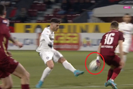 Moment controversat în CFR Cluj - Rapid » Oaspeții au cerut penalty