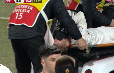 Accidentare urâtă în CFR Cluj - Rapid: s-a tăvălit de durere