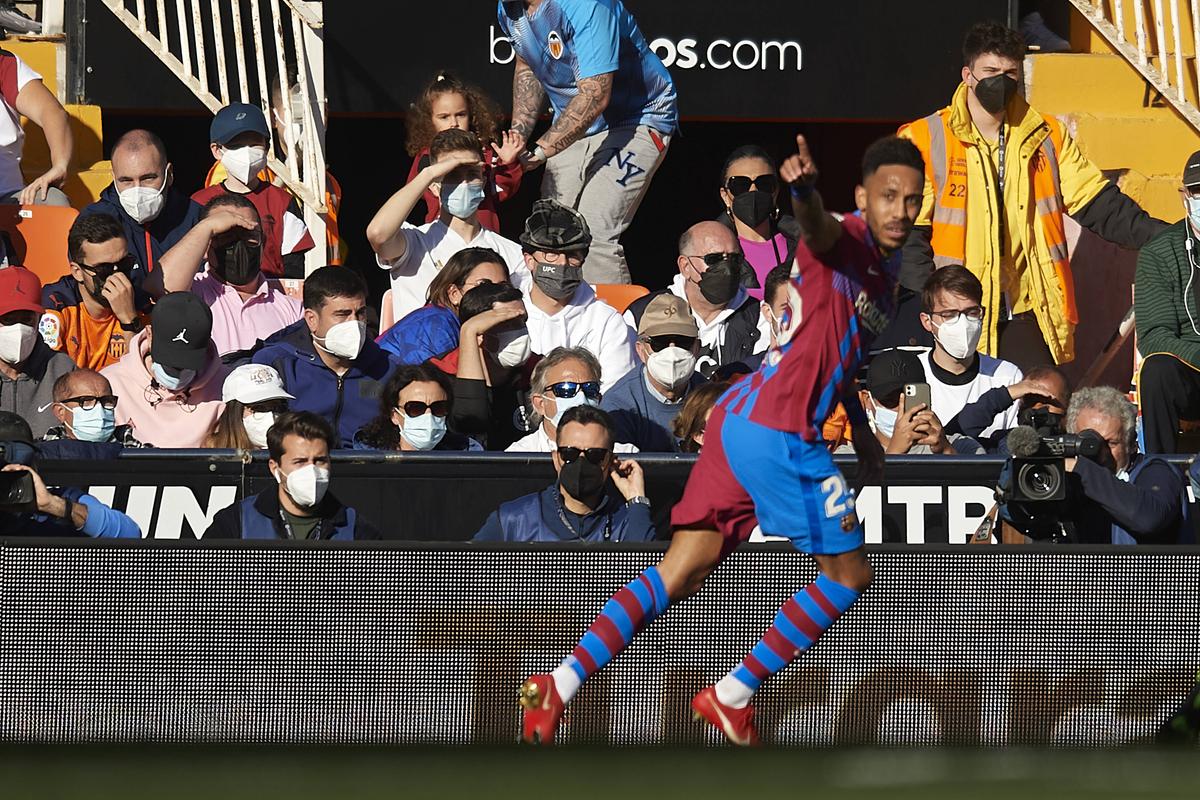 Ca-n vremurile bune! Barcelona a făcut show la Valencia: Aubameyang, în istoria La Liga