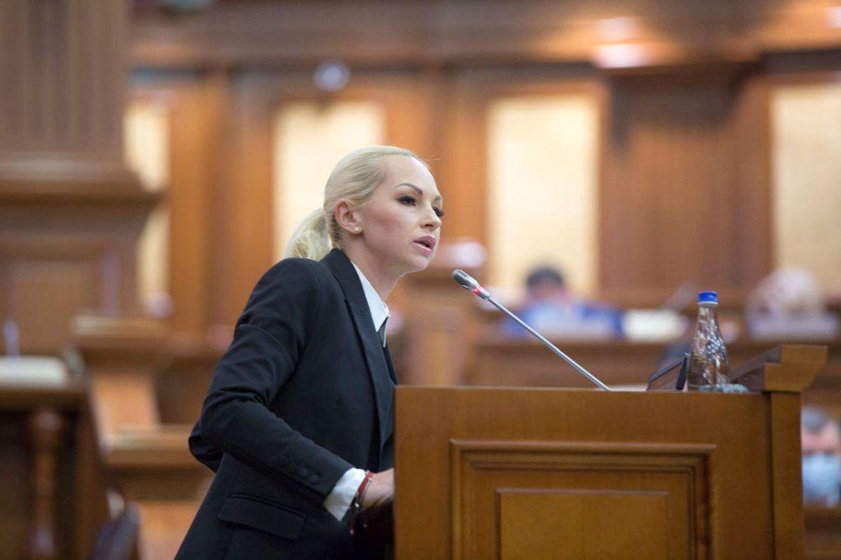 Marina Tauber, în mijlocul protestelor anti-guvernamentale de la Chișinău + imagini de la miting