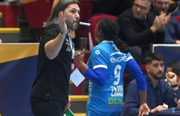 „Nu ar trebuie să ne punem mintea cu așa ceva. La handbal vin oameni civilizați” » Pintea și Adi Vasile îi taxează pe fanii Rapidului
