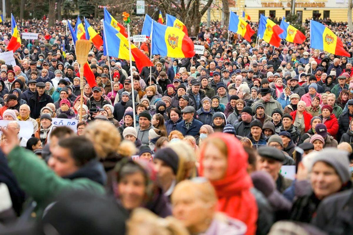 Marina Tauber, în mijlocul protestelor anti-guvernamentale de la Chișinău + imagini de la miting