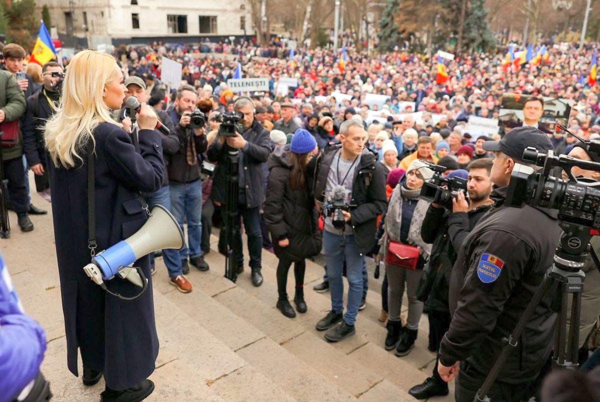„Se vor transfera pe card!” » Marina Tauber, fosta șefă a Federației de Tenis, filmată când le explică activiștilor din Republica Moldova când vor primi bani din Rusia: „E vorba de lunile de campanie”