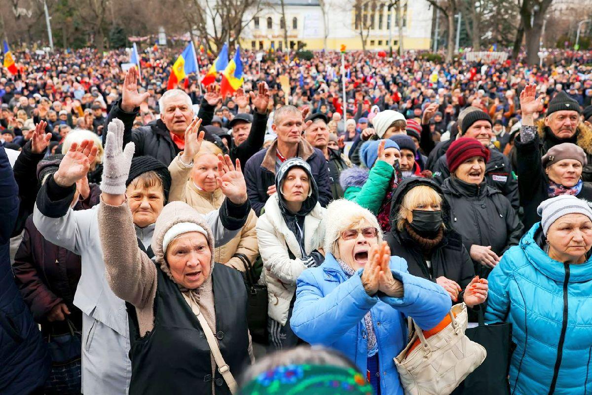 Marina Tauber, în mijlocul protestelor anti-guvernamentale de la Chișinău + imagini de la miting