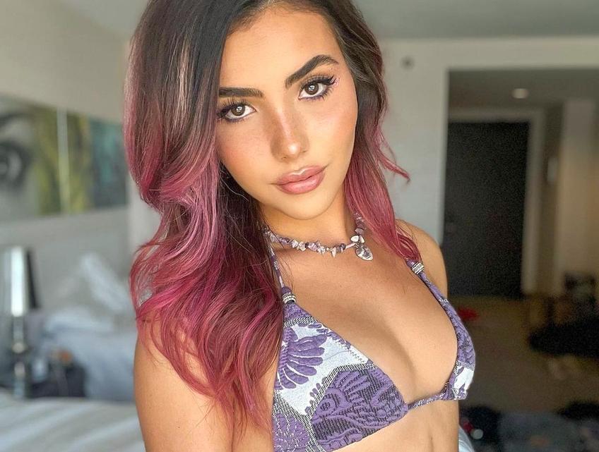 Andreea Botez, o canadiancă cu origini românești, este considerată cea mai sexy jucătoare din lume.