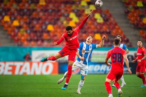 Mihai Rotaru, conducătorul CS Universității Craiova, nu uită că Malcom Edjouma, mijlocașul celor de la FCSB care a marcat aseară contra oltenilor, n-ar fi trebuit să fie pe teren în egalul de pe Arena Națională, scor 1-1.