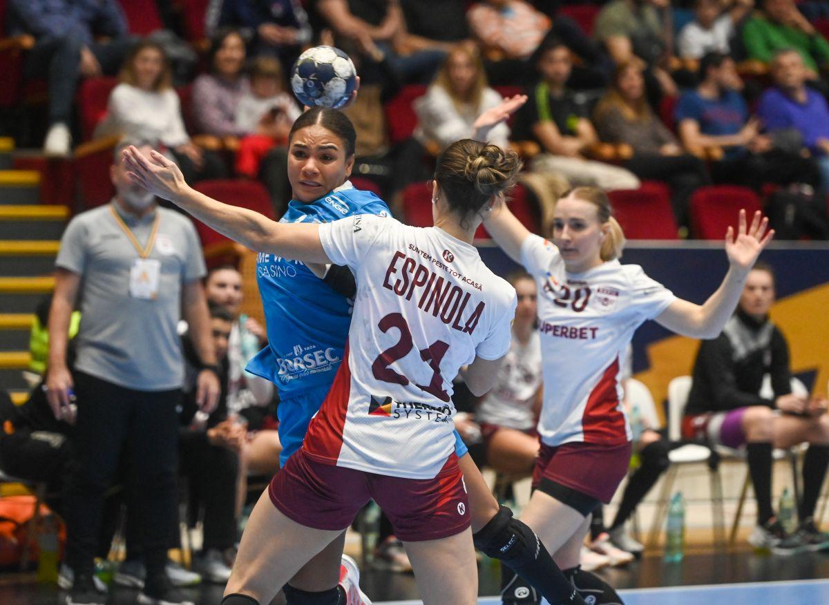 FRH, comunicat ferm după evenimentele de la CSM București - Rapid: „Dorim să eliminăm așa ceva din sălile unde se joacă handbal”