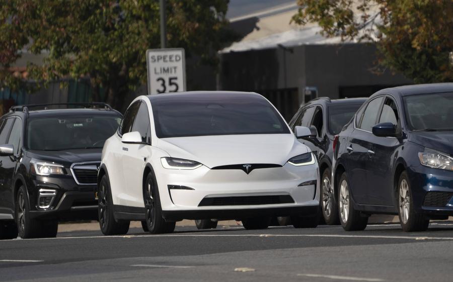 Premieră negativă: ce a anunțat Tesla pentru prima dată după pandemie