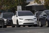 Elon Musk confirmă: Tesla Model Y nu primește un facelift anul acesta
