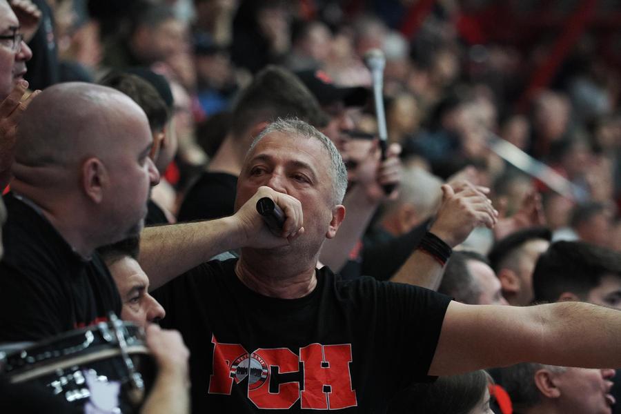A atras toate privirile la Dinamo - CSM Constanța, derby-ul românesc din European League! Fanii au stat la coadă pentru o poză