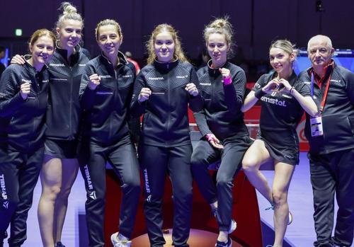 Echipa feminină a României de la Campionatele Mondiale. Foto: FRTM