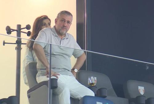 Mihai Rotaru, finanțatorul Universității Craiova, a transmis va purta o discuție serioasă cu antrenorul Ivaylo Petev (48 de ani).