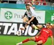 Mihai Lixandru, în tricoul roș-albastru, foto: Imago Images