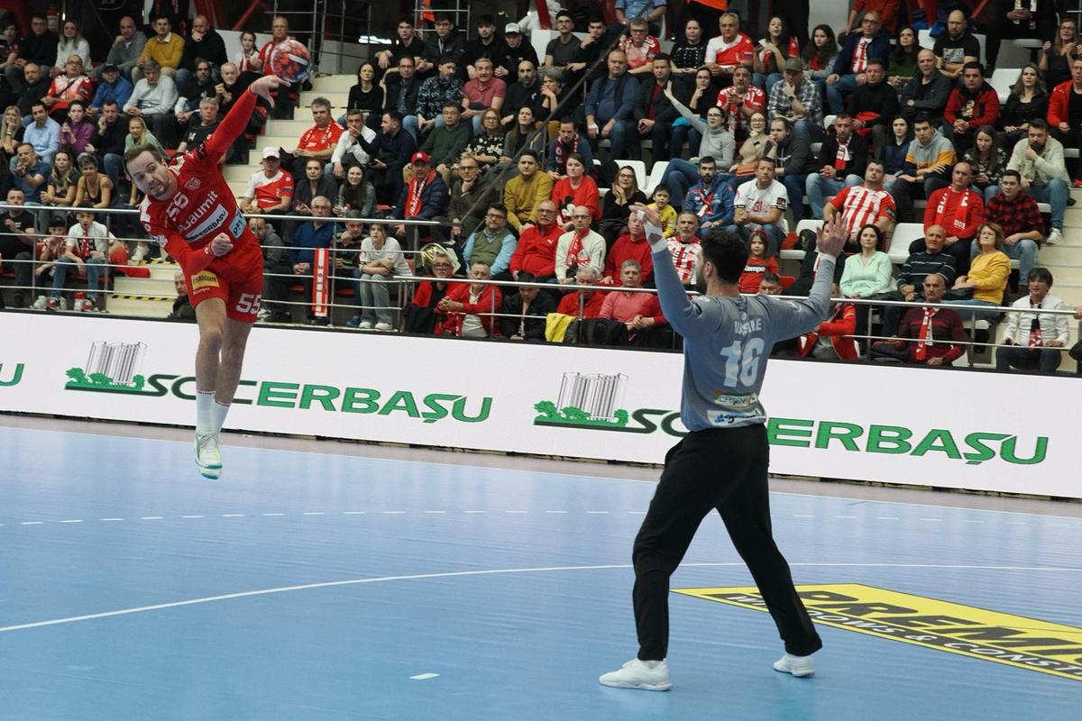 Selecționerul Buricea nu acceptă eșecul cu Dinamo din EHF: „La noi în sală e mai multă educație”