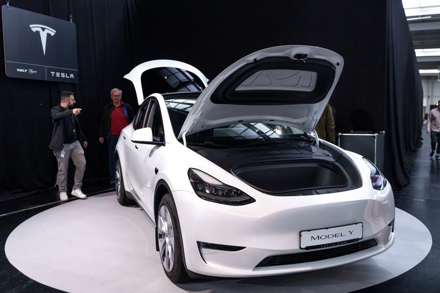 Elon Musk confirmă: Tesla Model Y nu primește un facelift anul acesta
