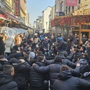Suporterii lui PAOK fac spectacol în Centrul Vechi din București înaintea duelului cu FCSB, foto: Remus Dinu
