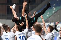 Laude de la foștii elevi: „Chivu e charismatic. Aplaudă ca un nebun la fiecare gol. Ne simțeam de parcă era în teren cu noi”
