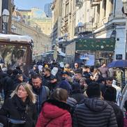 Suporterii lui PAOK fac spectacol în Centrul Vechi din București înaintea duelului cu FCSB, foto: Remus Dinu