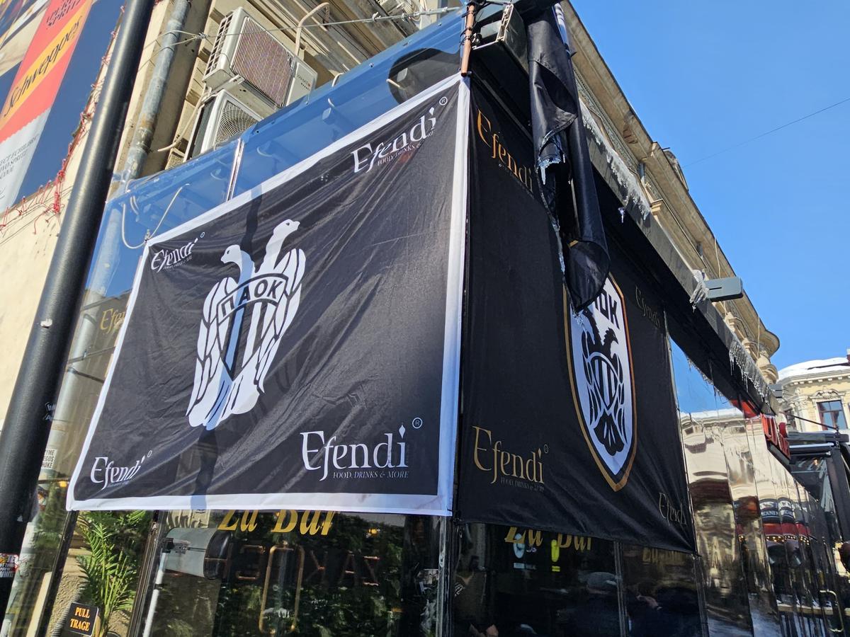 Away days » Suporterii lui PAOK fac spectacol în Centrul Vechi din București înaintea duelului cu FCSB