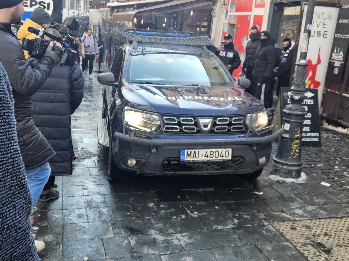 „Invazia” elenă! Reporterii GSP, în Centrul Vechi printre fanii lui PAOK! Numele lui Răzvan Lucescu a răsunat în inima Bucureștiului