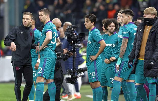 Andelercht - Fenerbahce, întrerupt după doar câteva minute! Jucătorii, trimiși la vestiare