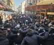 Suporterii lui PAOK fac spectacol în Centrul Vechi din București înaintea duelului cu FCSB, foto: Remus Dinu