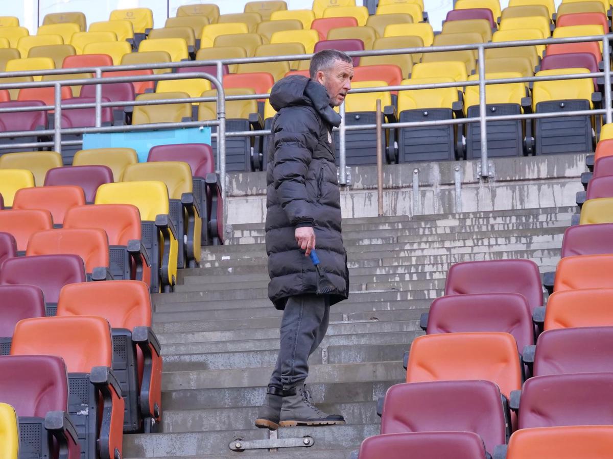 Imagini de ultimă oră de la Arena Națională » Gazonul arată IMPECABIL, Mihai Stoica s-a întors la „munca de jos”, dar a renunțat la lopată. Cum a fost surprins azi