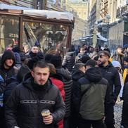 Suporterii lui PAOK fac spectacol în Centrul Vechi din București înaintea duelului cu FCSB, foto: Remus Dinu