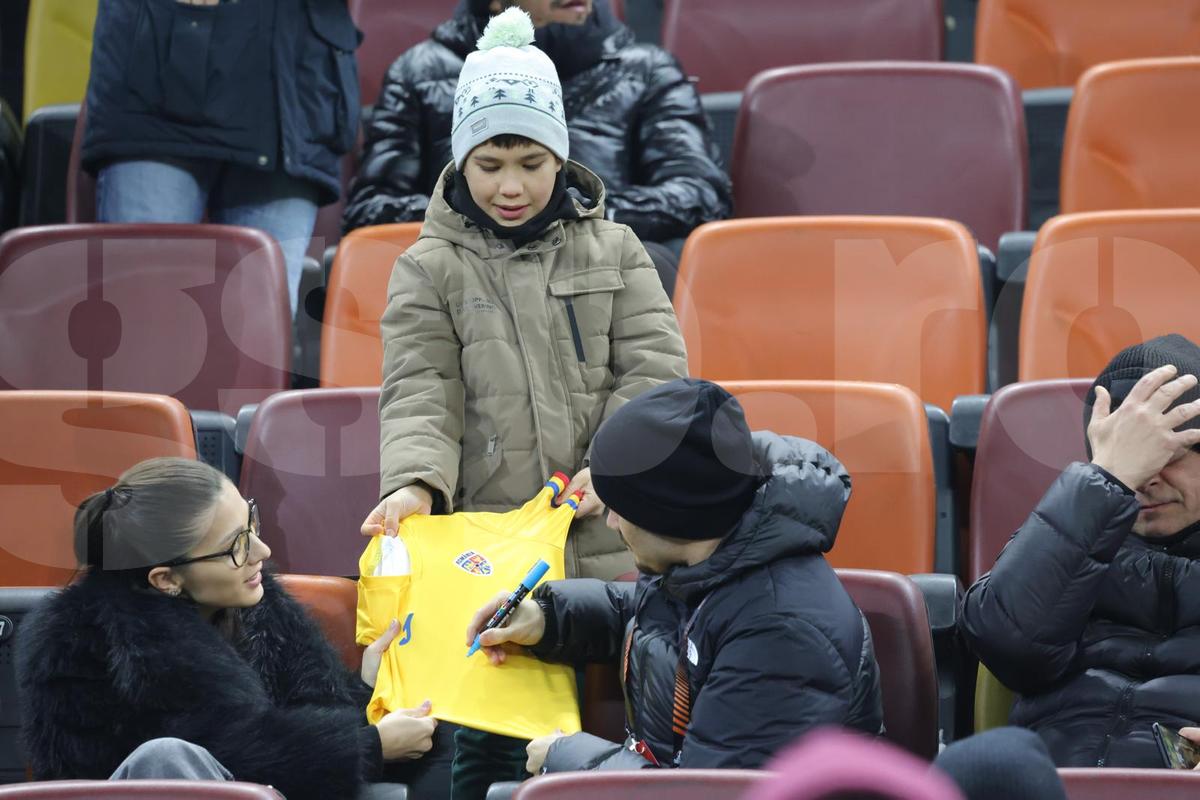 Cu cine a venit Darius Olaru la FCSB - PAOK: au atras toate privirile pe Arena Națională » Alți oaspeți de gală la meci