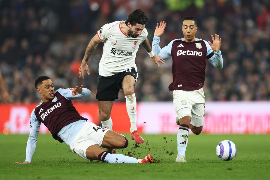 Liverpool, pas greșit în Premier League » Remiză spectaculoasă pe terenul lui Aston Villa