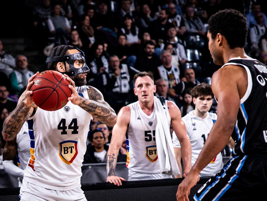 Jeffery Taylor, în prim-plan/Foto: u-bt.basketball Selectat în NBA de Michael Jordan, jucătorul lui U-BT Cluj-Napoca și-a amintit de prima întâlnire cu legenda lui Chicago Bulls: „Toată sala a înghețat”