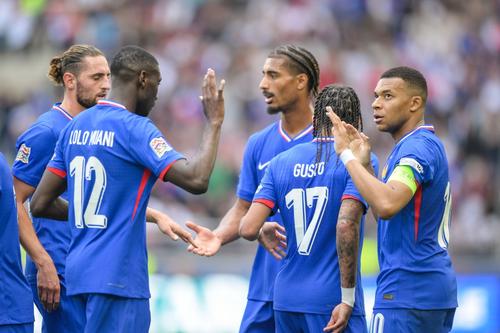 Kylian Mbappe și Adrien Rabiot sărbătoresc un gol al naționalei Franței în meciul cu Germania din vara trecută în finala mică a Nations League / Foto: Imago