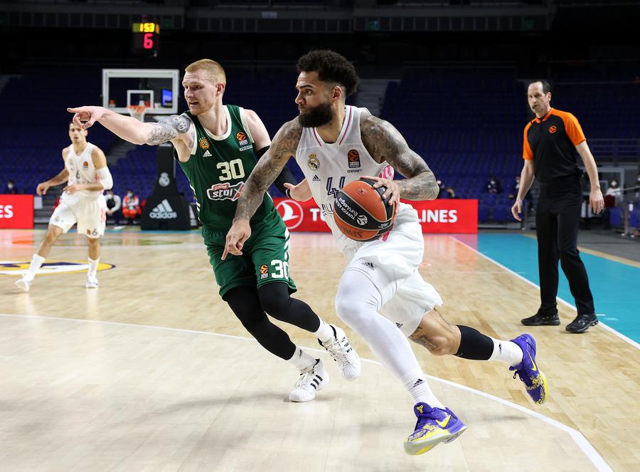 Jeffery Taylor, în maioul lui Real Madrid/Foto: euroleaguebasketball.net Selectat în NBA de Michael Jordan, jucătorul lui U-BT Cluj-Napoca și-a amintit de prima întâlnire cu legenda lui Chicago Bulls: „Toată sala a înghețat”
