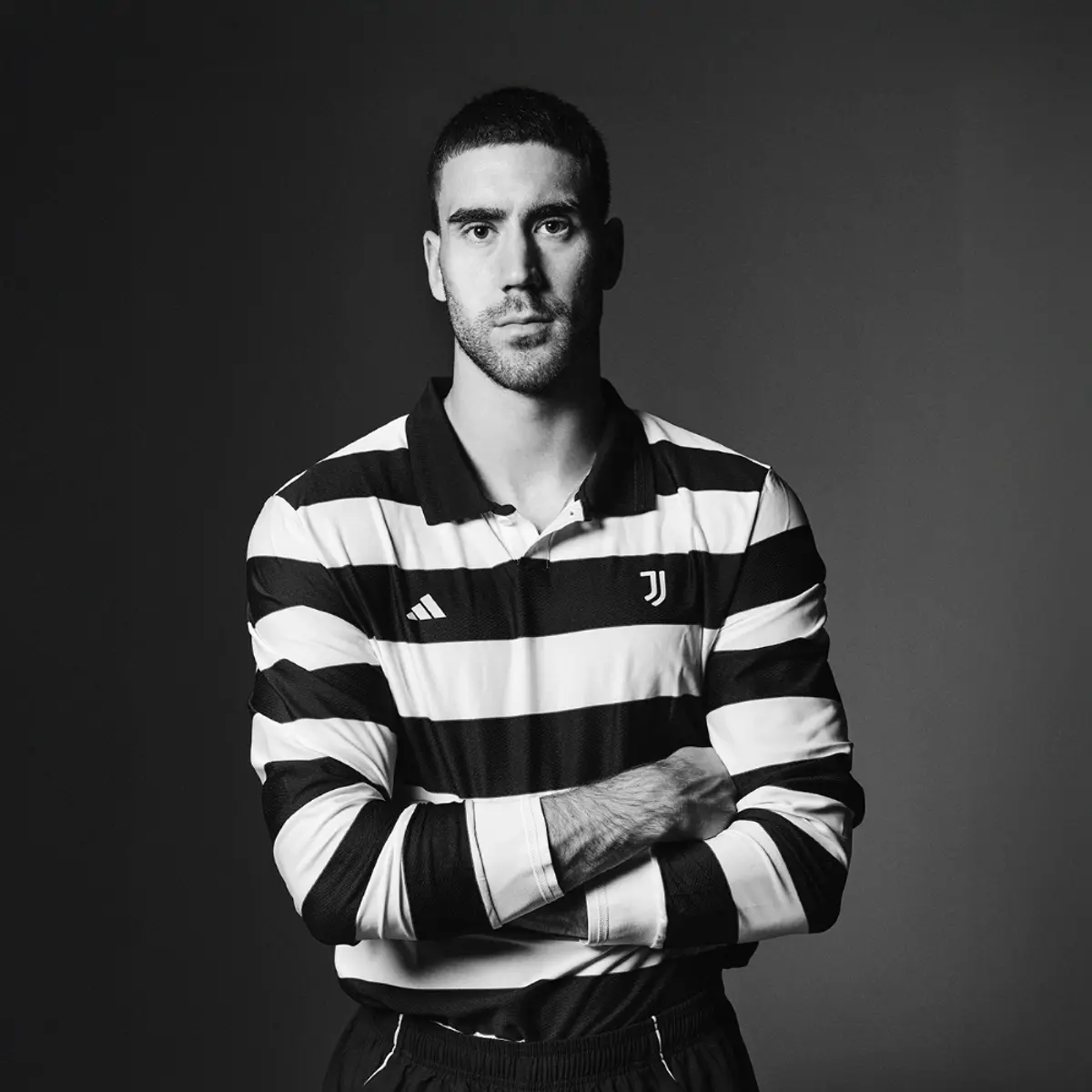 Juventus și-a prezentat o „bijuterie” de echipament, dar privirile au fost atrase de un fotomodel! Cum a apărut la eveniment