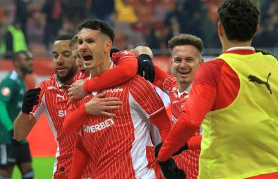 Dinamo - Rapid și cele mai tari meciuri ale weekendului, analizate la Breaking Bets! Înregistrarea emisiunii e disponibilă pe canalul de YouTube al Gazetei Sporturilor