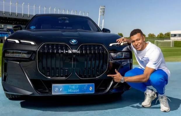 Kylian Mbappe a obținut carnetul de șofer, dar nu în Madrid! Ce mașină a postat pe rețelele de socializare