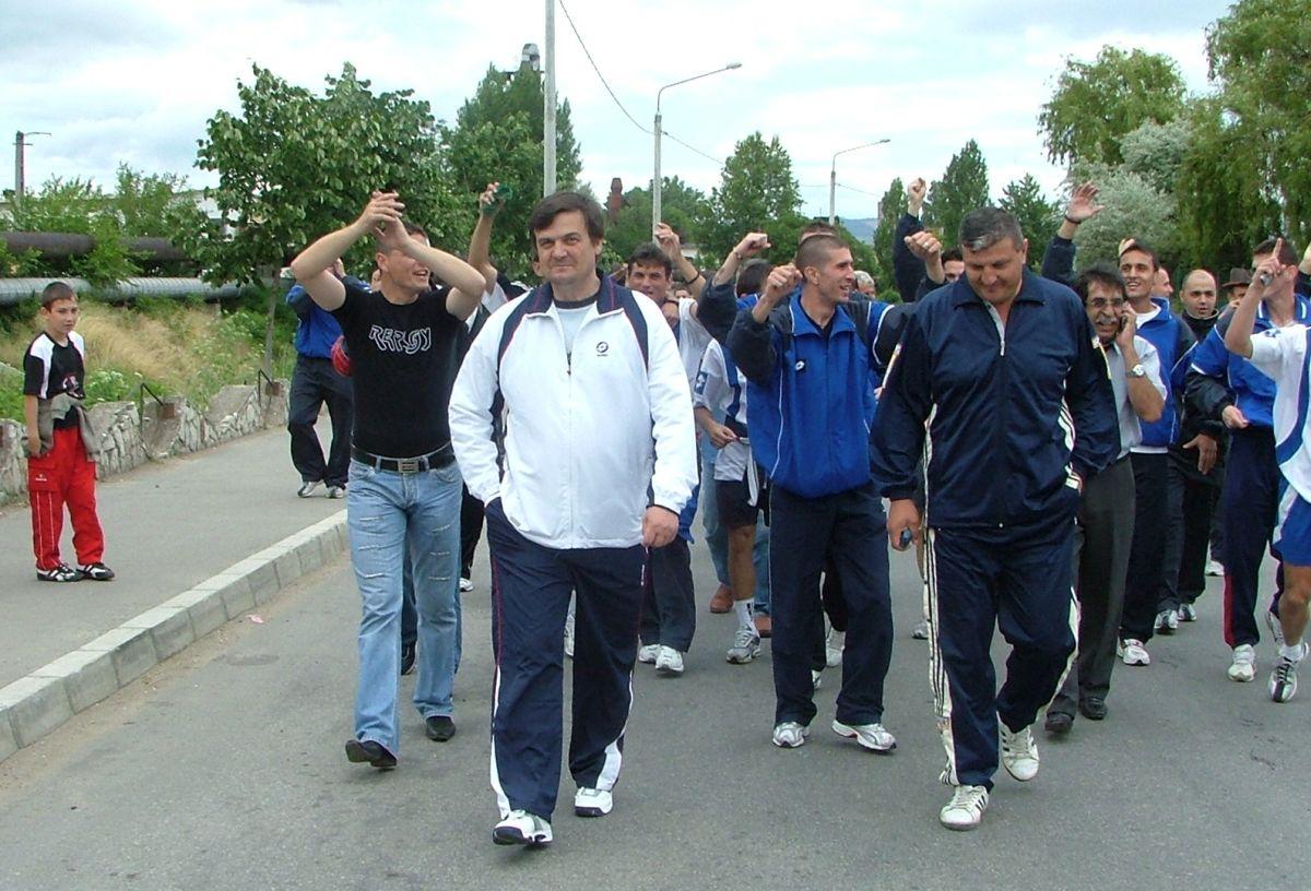 Marin Condescu de-a lungul anilor » Sindicalistul-șef de club, în diverse ipostaze: din mină în lojă, de la mărire la decădere