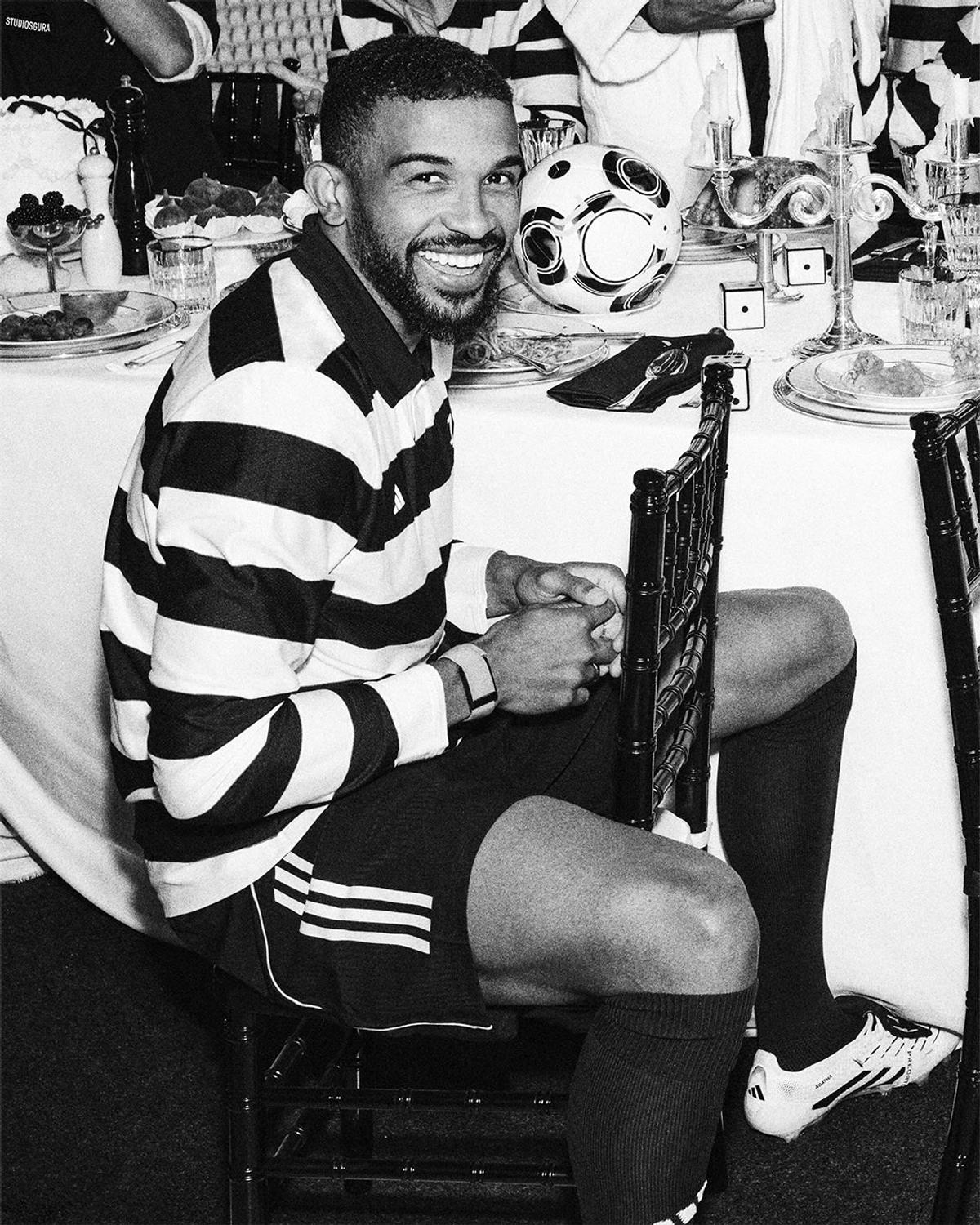 Juventus și-a prezentat o „bijuterie” de echipament, dar privirile au fost atrase de un fotomodel! Cum a apărut la eveniment