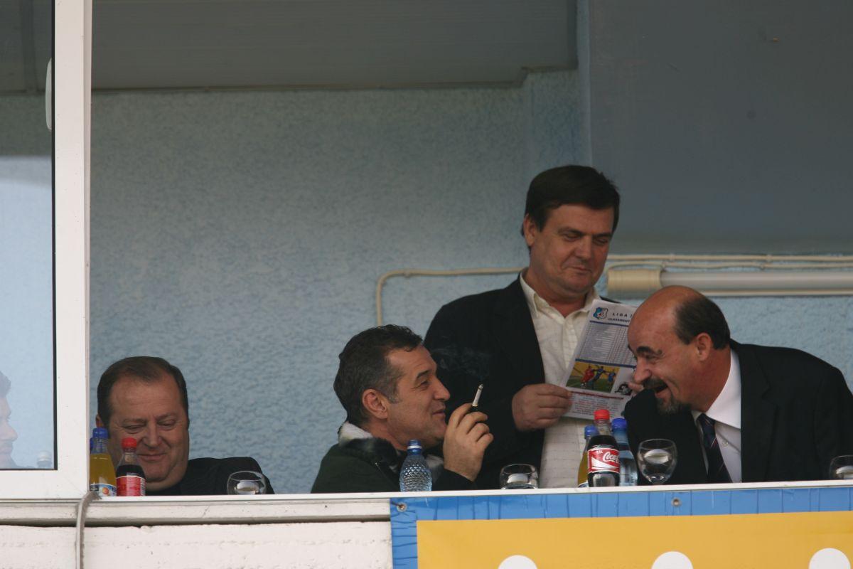 „Uitându-mă în urmă, n-am fost normal la cap” » Omul care a alimentat-o pe FCSB cu fotbaliști, la ora adevărului: „Dacă avea ambiția lui Chiricheș, ar fi fost unul dintre cei mai mari jucători! Se îngrășa și dacă bea apă!”