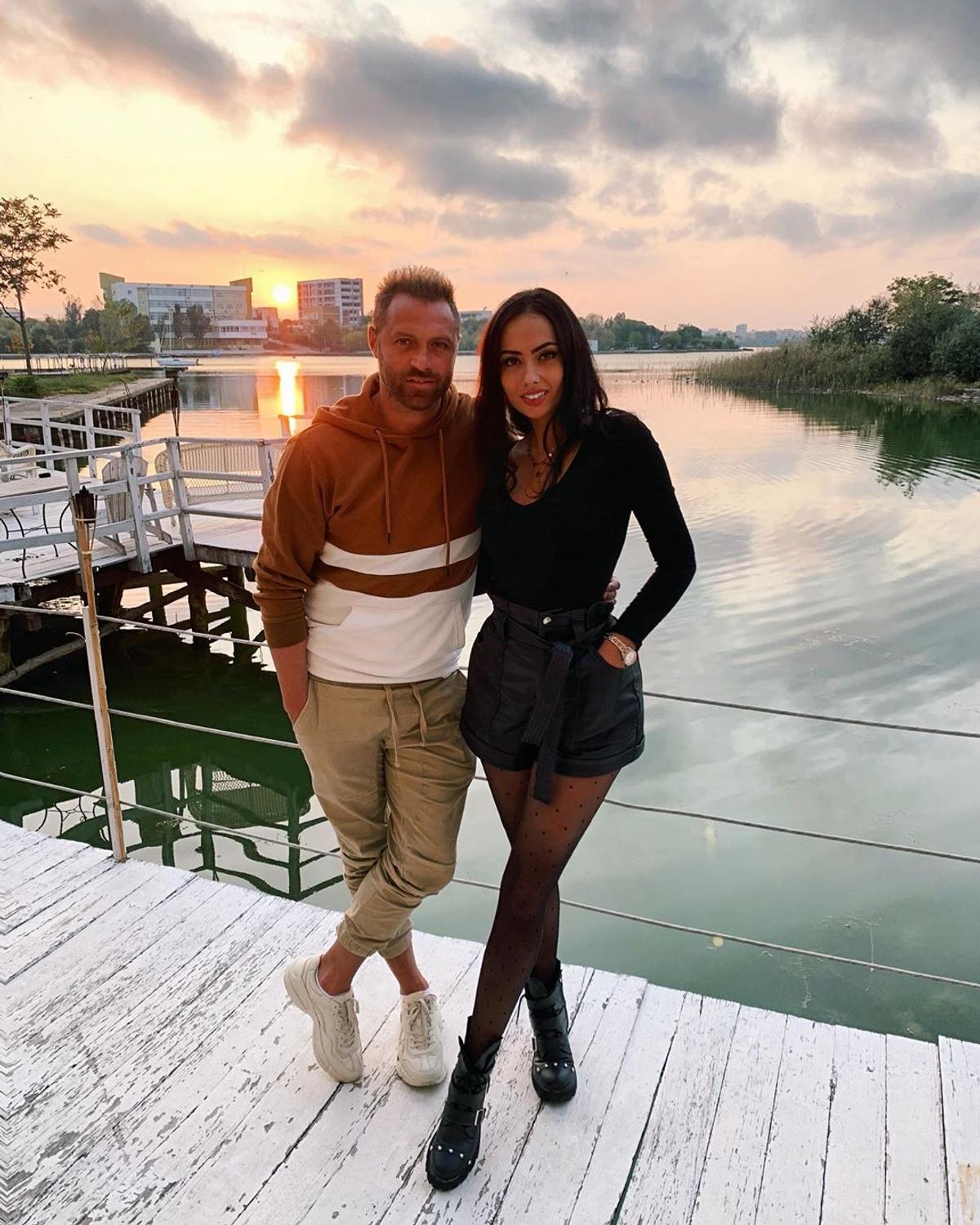VIDEO+FOTO Cristi Pulhac, așa cum nu l-ați mai văzut » S-a dat cu ruj și s-a îmbrăcat cu hainele soției